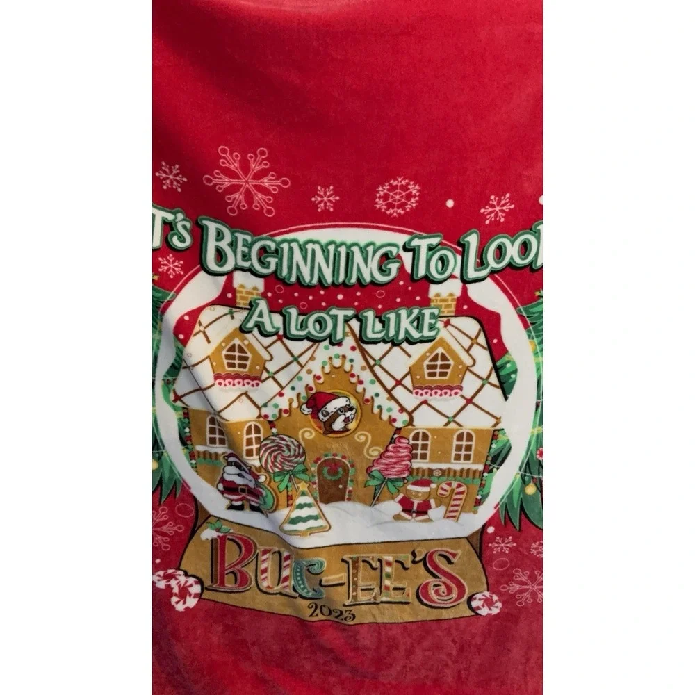 Buc-ee's It's Beginning‎ to Look A Lot Like Buc-we'd Holiday 2023 Blanket